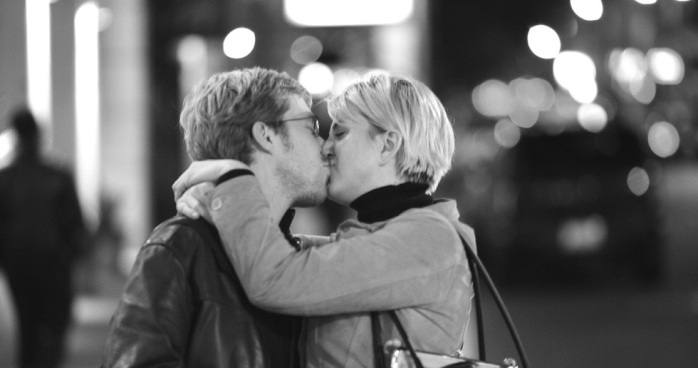 ¿Cuántas bacterias compartimos cuando damos un apasionado beso?