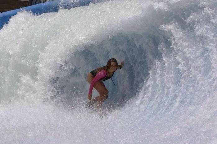 Hija de Emeterio Ureta se colgó el bronce en ola artificial de Emiratos Árabes