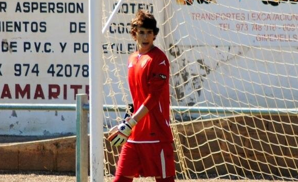 Arquero convierte un golazo de 'escorpión' en el fútbol español