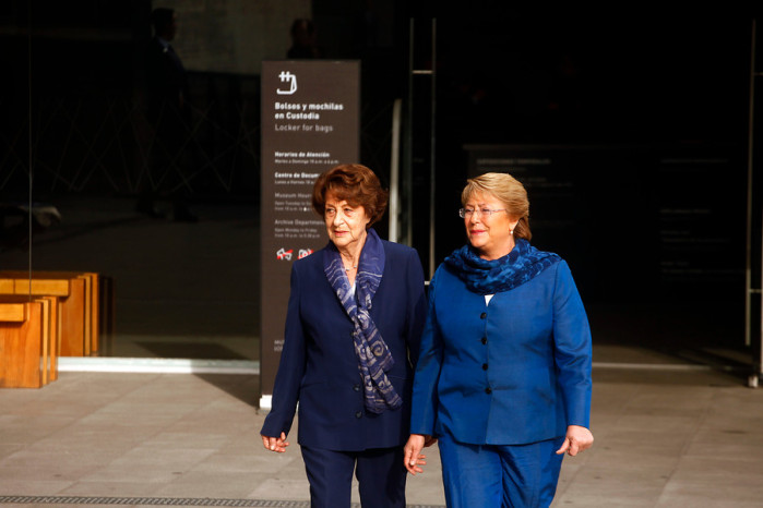 Condenan a dos ex coroneles por torturas a padre de presidenta Bachelet