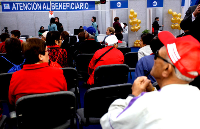 Detectan diferencias de hasta $250 mil en créditos de consumo para abuelitos