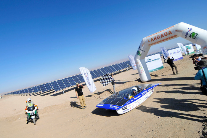 Equipo japonés ganó la carrera de autos solares del Desierto de Atacama