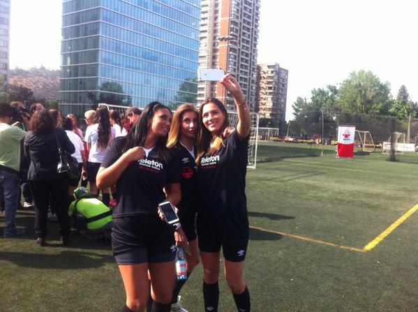 Comunicadoras v/s políticas: El partido por la Teletón que enfrentó a bellas féminas