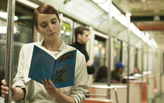 Joven que se flechó de la colorina que leía el mismo libro, la encontró: Se casarán