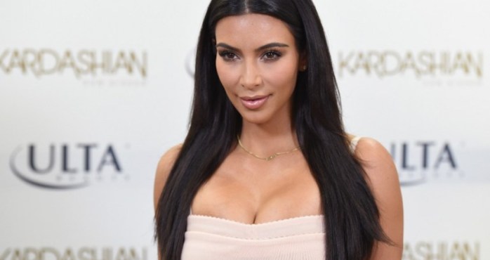 Inusual look de Kim Kardashian desata burlas en redes sociales