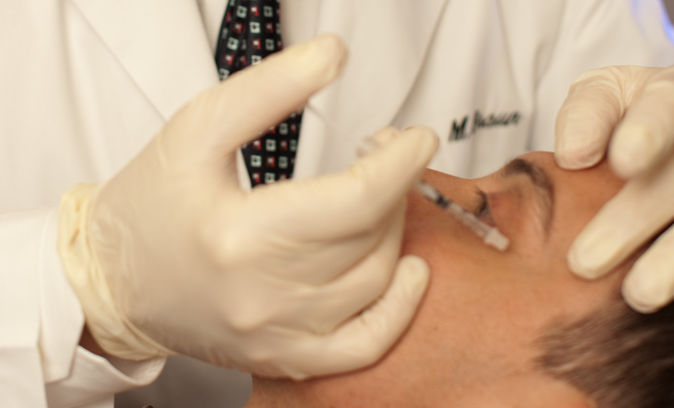 Ídolo colocolino se suma a la moda del botox para borrar sus patas de gallo