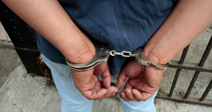 Hallan a niña de 14 años inconsciente y gravemente herida en una casa abandonada