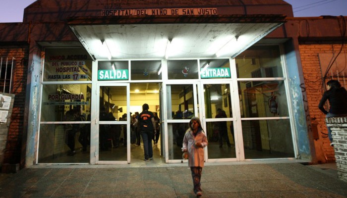 Padres matan a latigazos a hija de 10 años que les sacó dinero