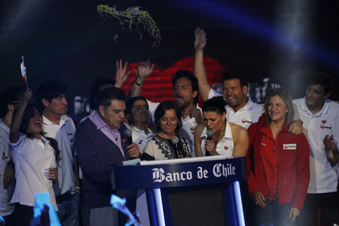 Animador comparte fotografía de un improvisado relajo en plena Teletón