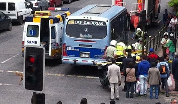 Mujer queda grave tras ser atropellada por una micro en pleno centro de Concepción