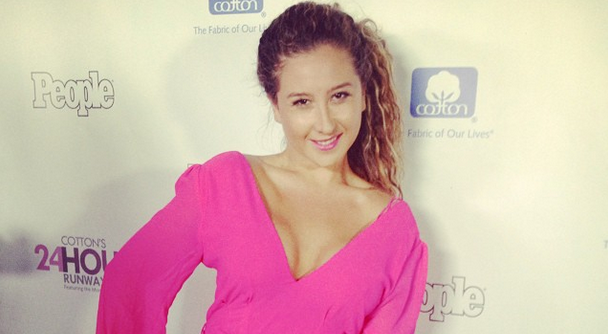 ¿Invitada o 'colada'?: Luli se pasea por alfombra roja en Miami