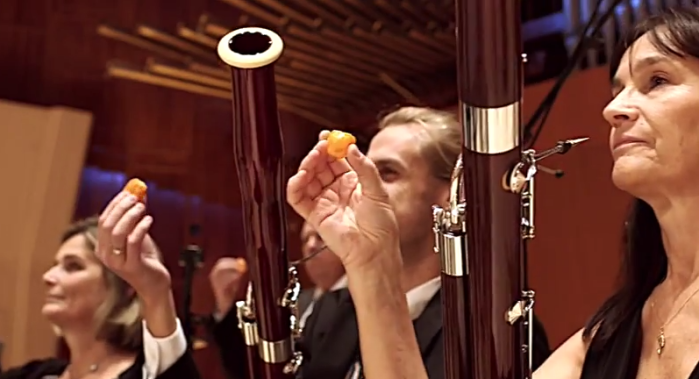 Ardiente desafío: Orquesta toca tras comer uno de los ajíes más picantes del mundo