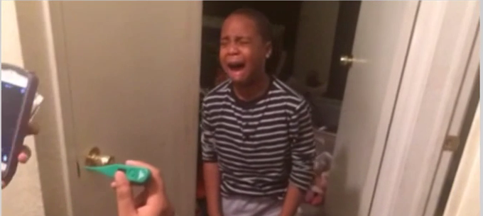 Broma de padres diciéndole a su hijo que tiene ébola se vuelve viral