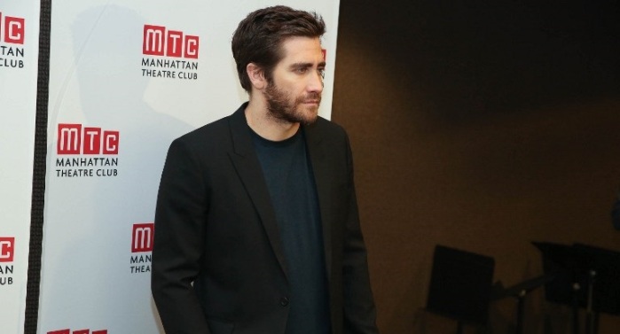 Famoso actor de Hollywood sorprende a todos con su irreconocible aspecto