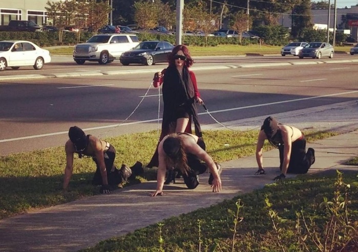 Jasmin Tridevil: Joven de '3 pechos' sorprendió con osada performance pública