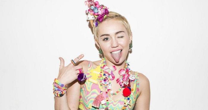 Miley Cyrus no se guarda nada: La loca cantante subió fotos de su cirugía