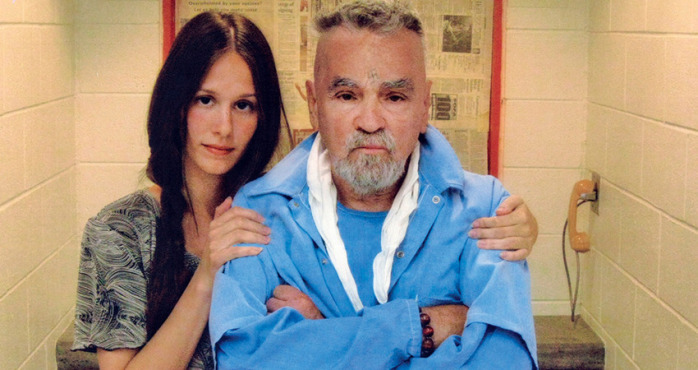 Pillan a la futura esposa de criminal serial usando su anillo de compromiso