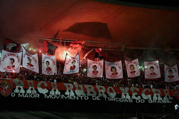 Hincha brasileño es detenido por posible asesinato de fanático rival