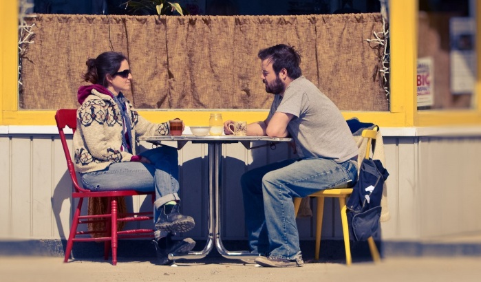 Revelan los 10 temas de conversación que siempre distraen a los hombres