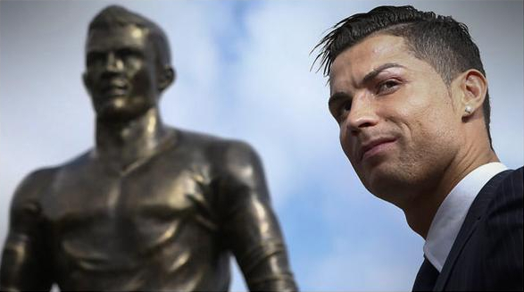 'Palanqueo' mundial a Cristiano Ronaldo por grotesco detalle en su estatua