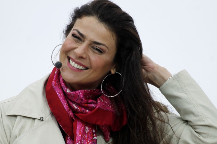 Tonka se robó la atención con profundo escote en Festival de Antofagasta