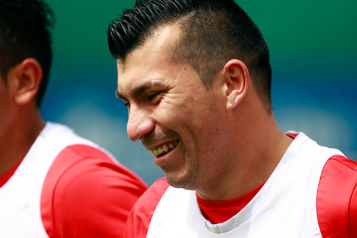 La millonaria cifra que Gary Medel gastará en el aniversario de sus papás