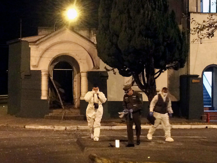 Detona artefacto explosivo en plena comisaría de Temuco: Un carabinero herido