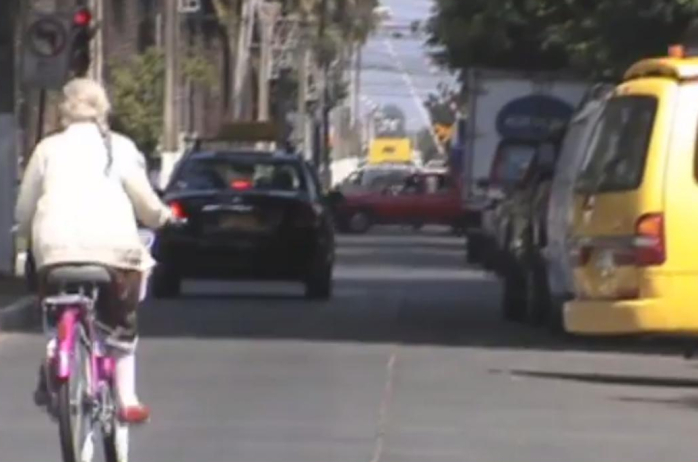 Ejemplo de vida: Abuela de 88 años se moviliza todos los días en bicicleta