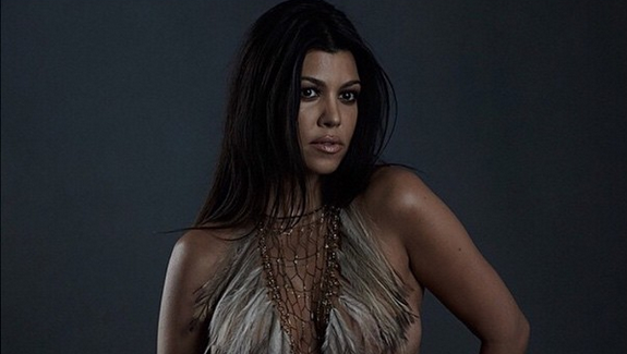 Hermana de Kim Kardashian sorprende con osada sesión fotográfica embarazada