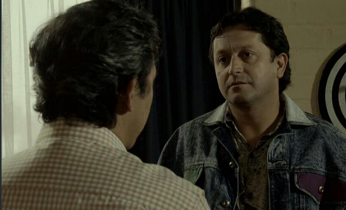 Los 80: La polémica foto de Pinochet 'clavado' que sacó aplausos en Twitter