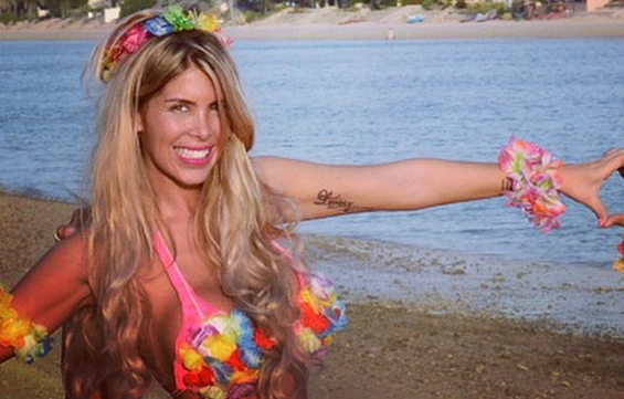 Una flexible 'Coté' López impresiona con infartante elongación en el caño