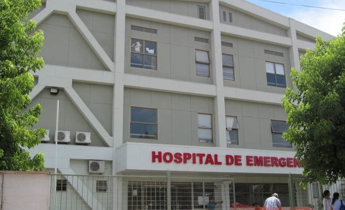 Despedido: Guardia de hospital fotografió y llamó 'travesti' a una joven visitante