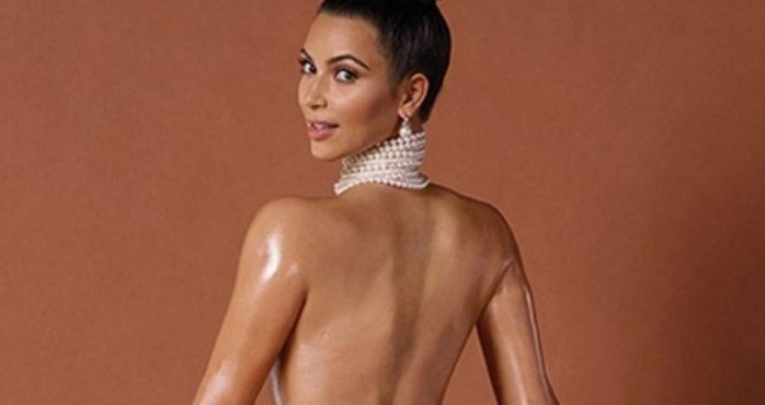 La chistosa y atrevida tarjeta navideña de Kim Kardashian bailando Twerking