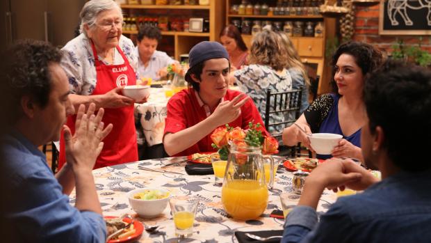 Tuiteros tapan en memes a participante de MasterChef por su molesta actitud