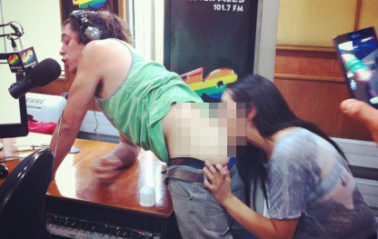 Mujer del lengüetazo revela su identidad y se refiere al polémico concurso