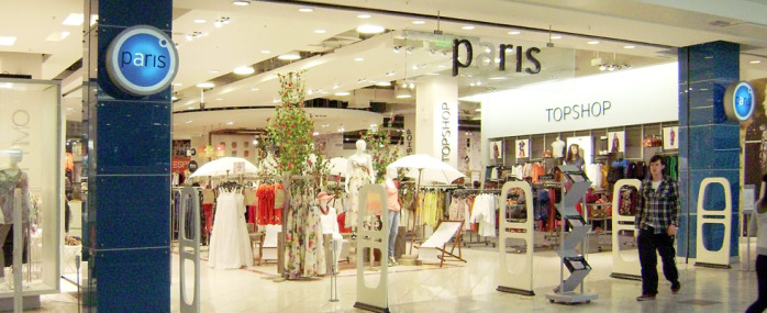 Joven denuncia presencia de cámaras en probadores de tienda Paris de Curicó