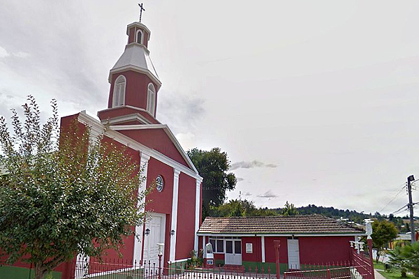 Hombre que decía ser el 'Anticristo' atacó a párroco de Angol en plena misa