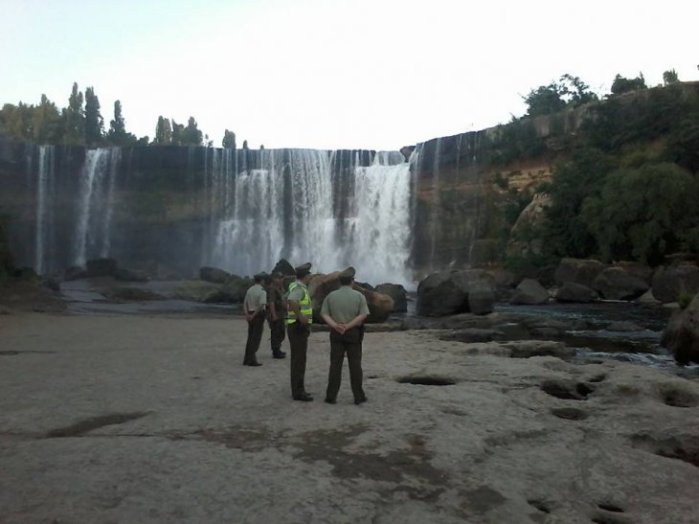 Paseo de curso termina en tragedia: Niña de 13 años desaparece tras caer a río Laja