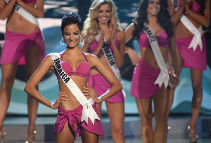El cariñoso beso entre Miss Colombia y Miss Jamaica que levantó polémica