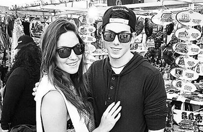 'Kel' Calderón muestra a todo el mundo el nuevo 'bebé' de su hermano