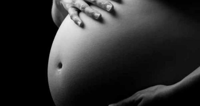 Valdivia: Extraerán bebés muertos a madre que denunció negligencia médica