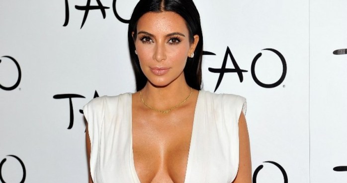 ¡Descuido!: Kim Kardashian mostró más de la cuenta por culpa de su pitillo