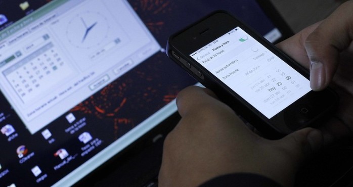 Cambio de hora fue eliminado de Chile: Tuiteros divididos por la medida