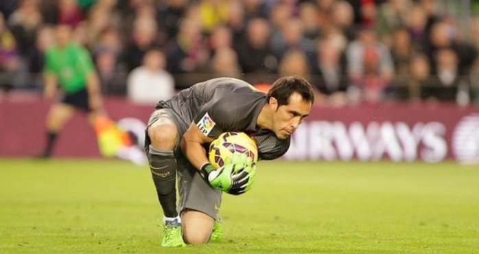 Ídolo: En España escogen atajada de Claudio Bravo como la mejor de la fecha