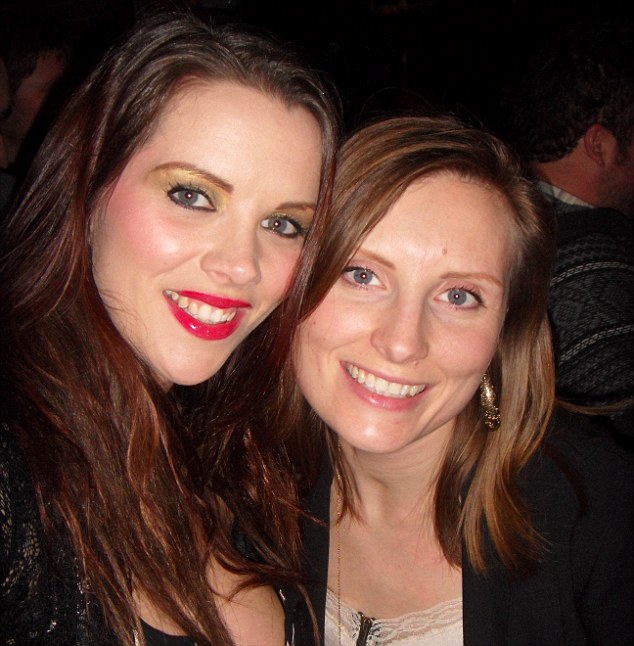 Claira y su hermana | Daily Mail