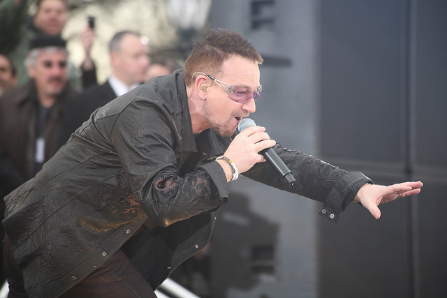 Vocalista de U2 confiesa en extensa carta la realidad que podría afectarlo