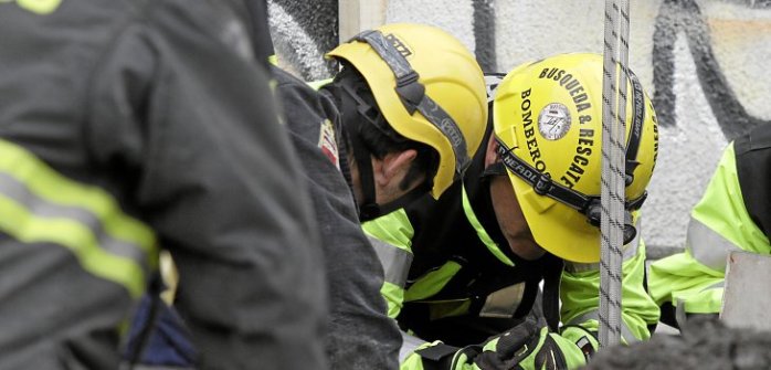 Hombre sufrió accidente laboral tras derrumbarse muro en Santiago Centro