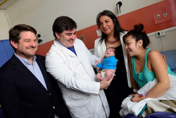 ¡Bienvenido al mundo!: Conoce al primer bebé nacido en Chile este 2015