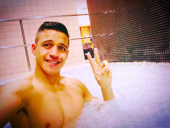 Alexis Sánchez y su pegajoso reggaeton en “spanglish”