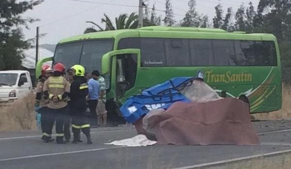 Accidente de tránsito en ruta que une Melipilla con el Lago Rapel deja dos muertos